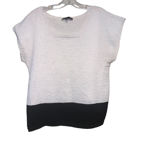 Black and White Short Sleeve Sleeve Knit Sweater - Picture 1 of 15